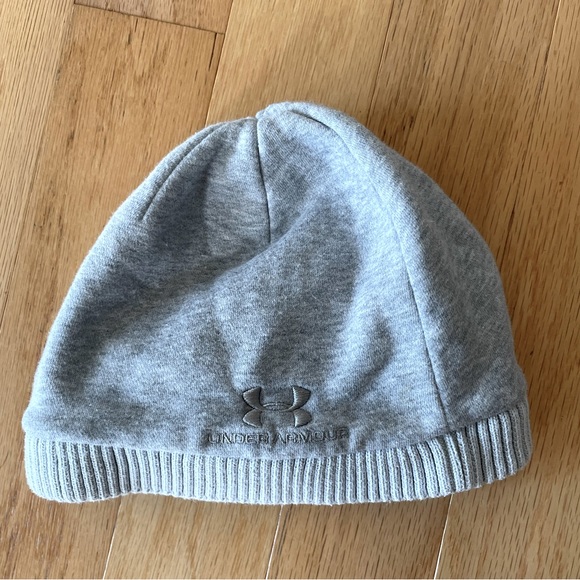 Under Armour Accessories - Under Armour women’s beanie